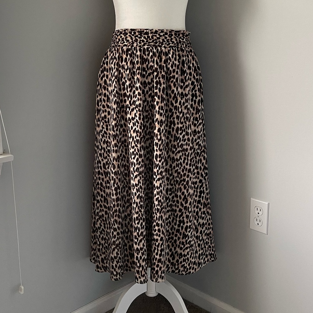 ✨LAST CHANCE✨ LOFT Leopard Print Smocked Pull On Maxi Skirt - Picture 2 of 5